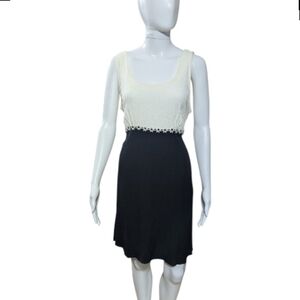 Chic Black and Cream Embroidered Waistline Midi Dress NWT size Large/XL